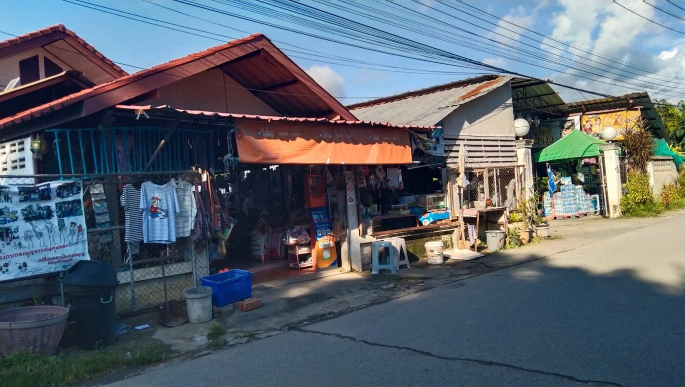 ร้านขายของชำพี่เย็น ร้านค้าในชุมชนใกล้ Ricebarnandrooms เชียงใหม่